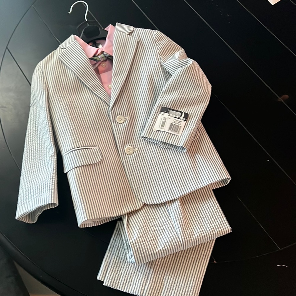 Wow! Seersucker pinstripe 4 piece suit boy size 5 NWT.